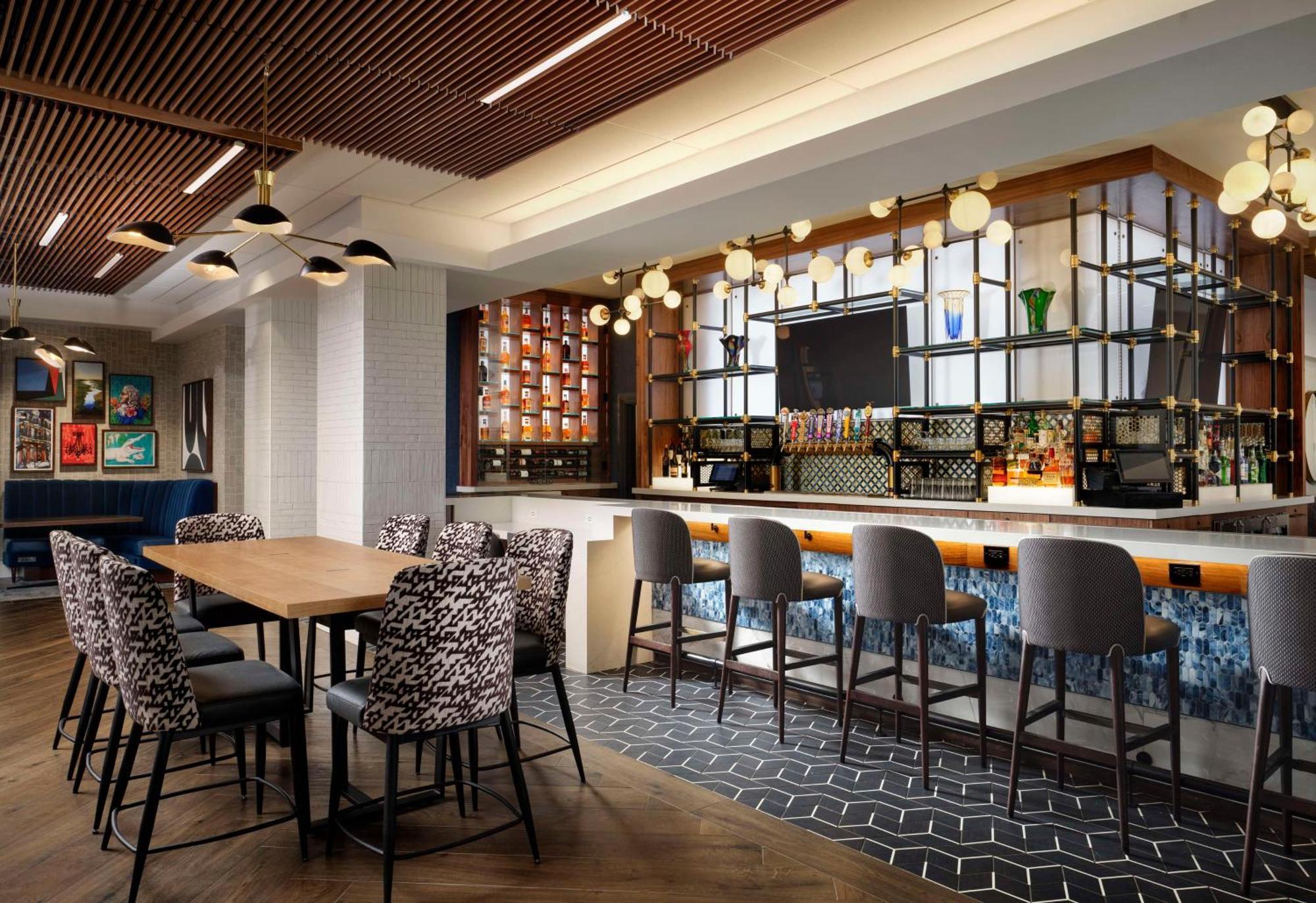 Отель Hilton New Orleans Airport Кеннер Экстерьер фото
