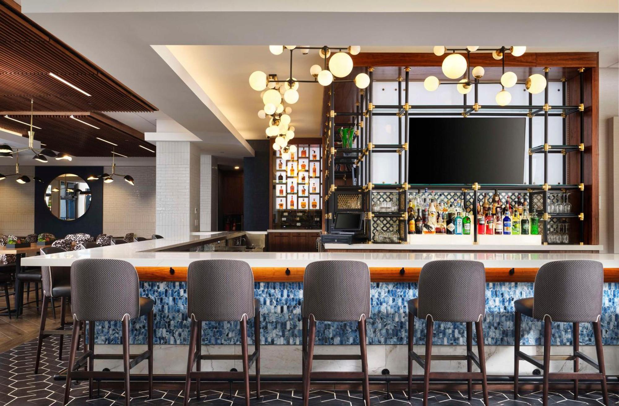 Отель Hilton New Orleans Airport Кеннер Экстерьер фото