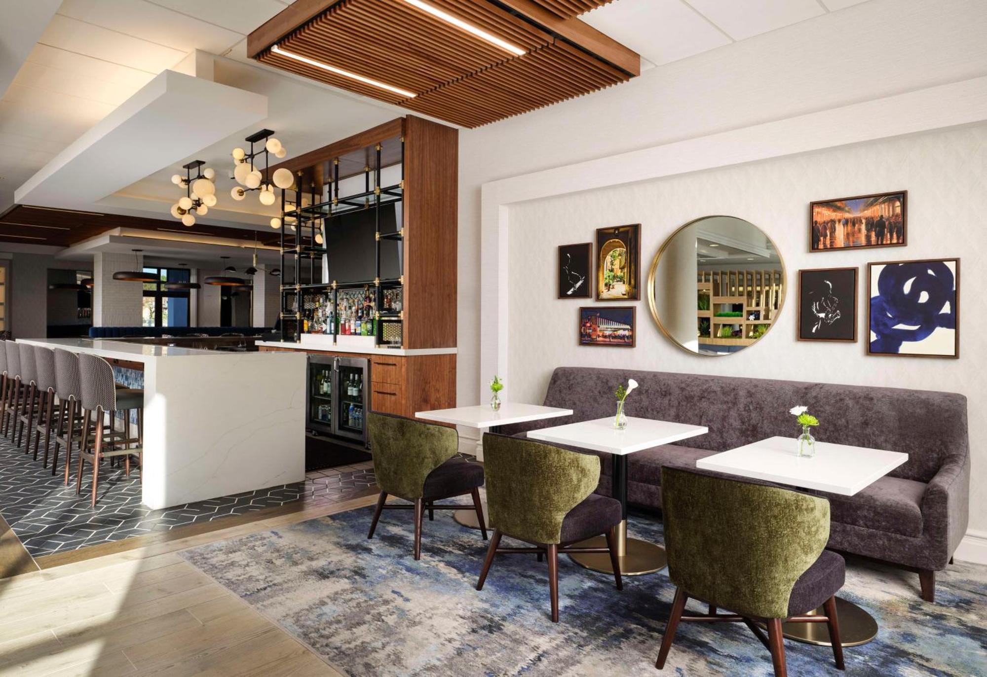 Отель Hilton New Orleans Airport Кеннер Экстерьер фото