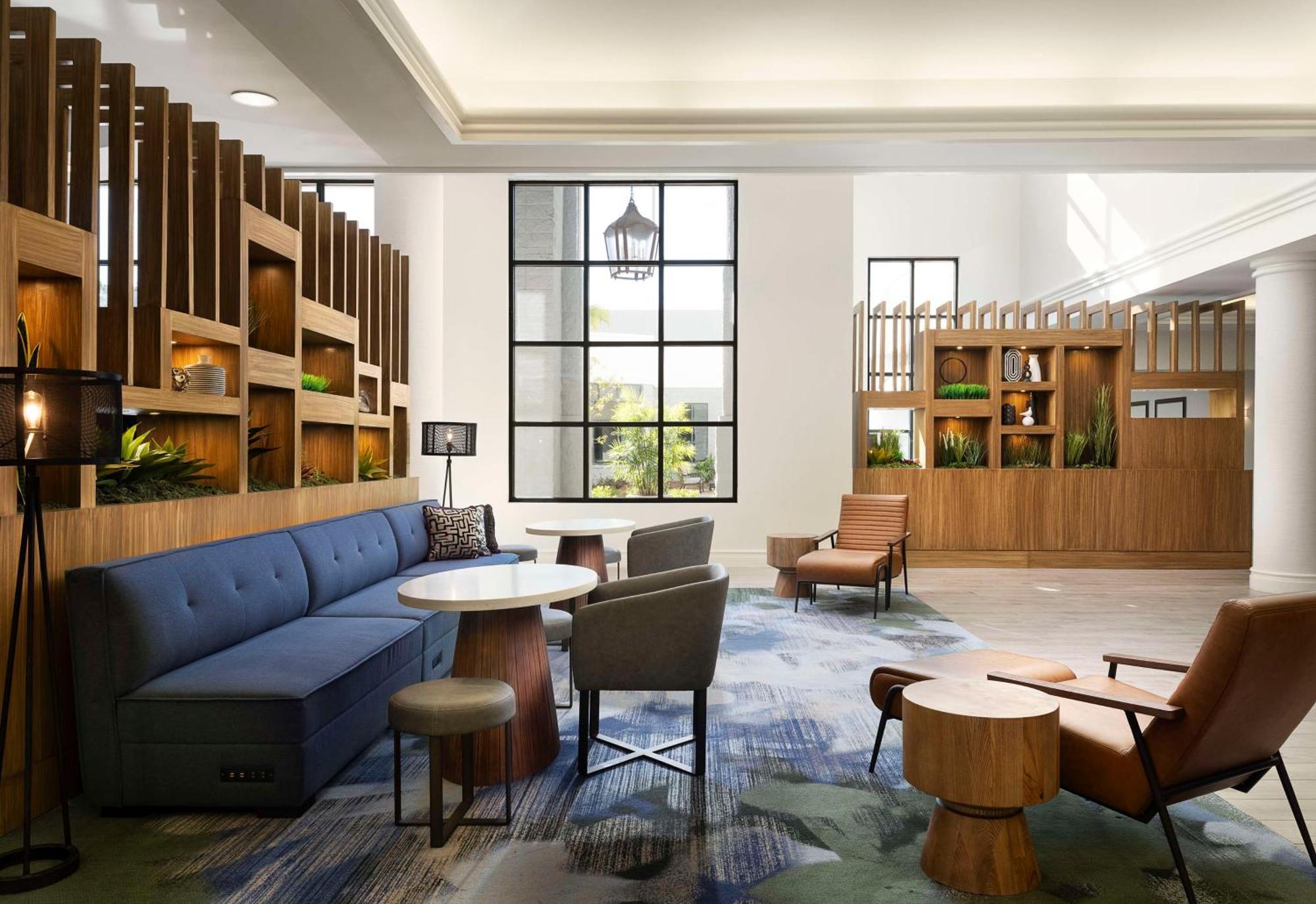 Отель Hilton New Orleans Airport Кеннер Экстерьер фото
