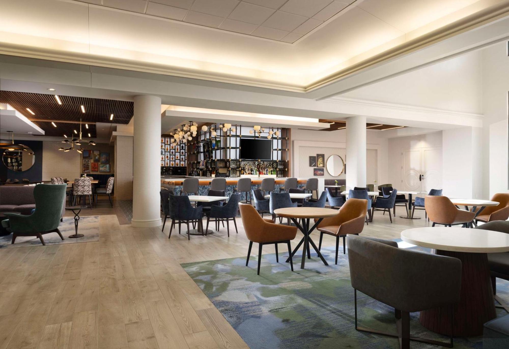 Отель Hilton New Orleans Airport Кеннер Экстерьер фото