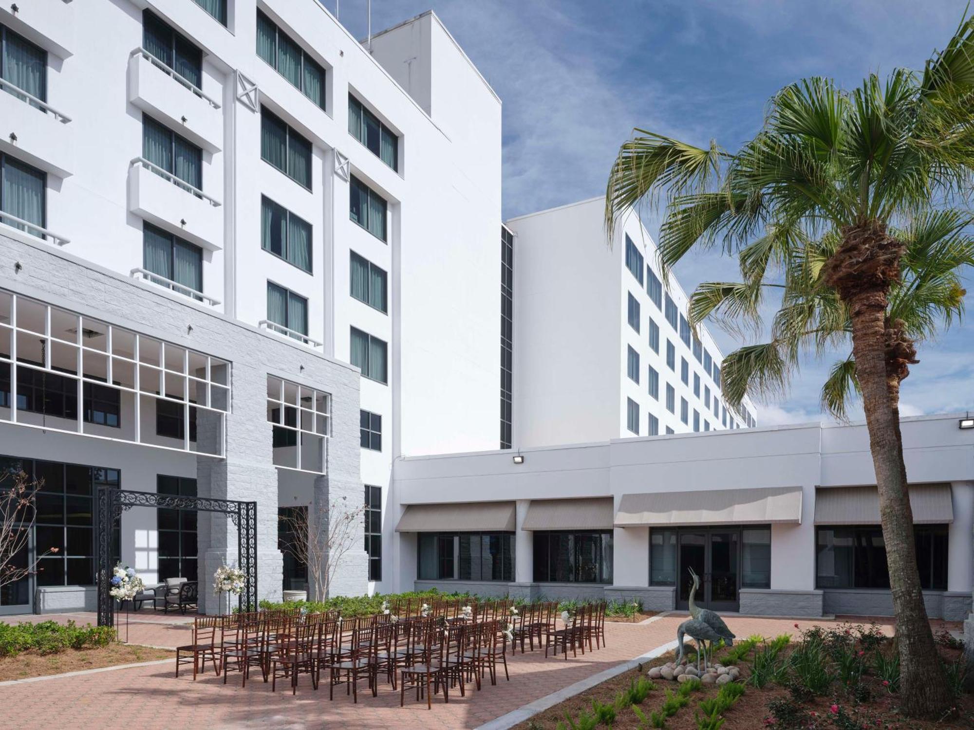 Отель Hilton New Orleans Airport Кеннер Экстерьер фото