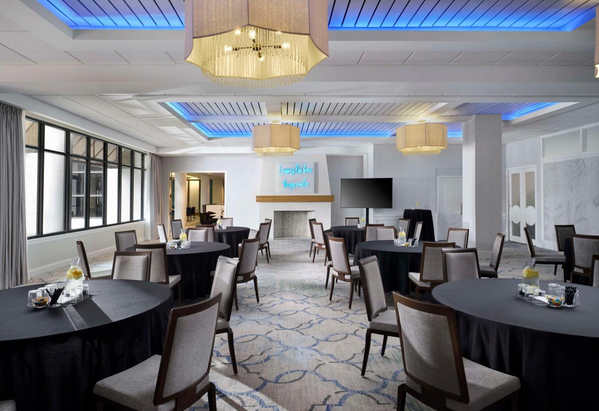 Отель Hilton New Orleans Airport Кеннер Экстерьер фото