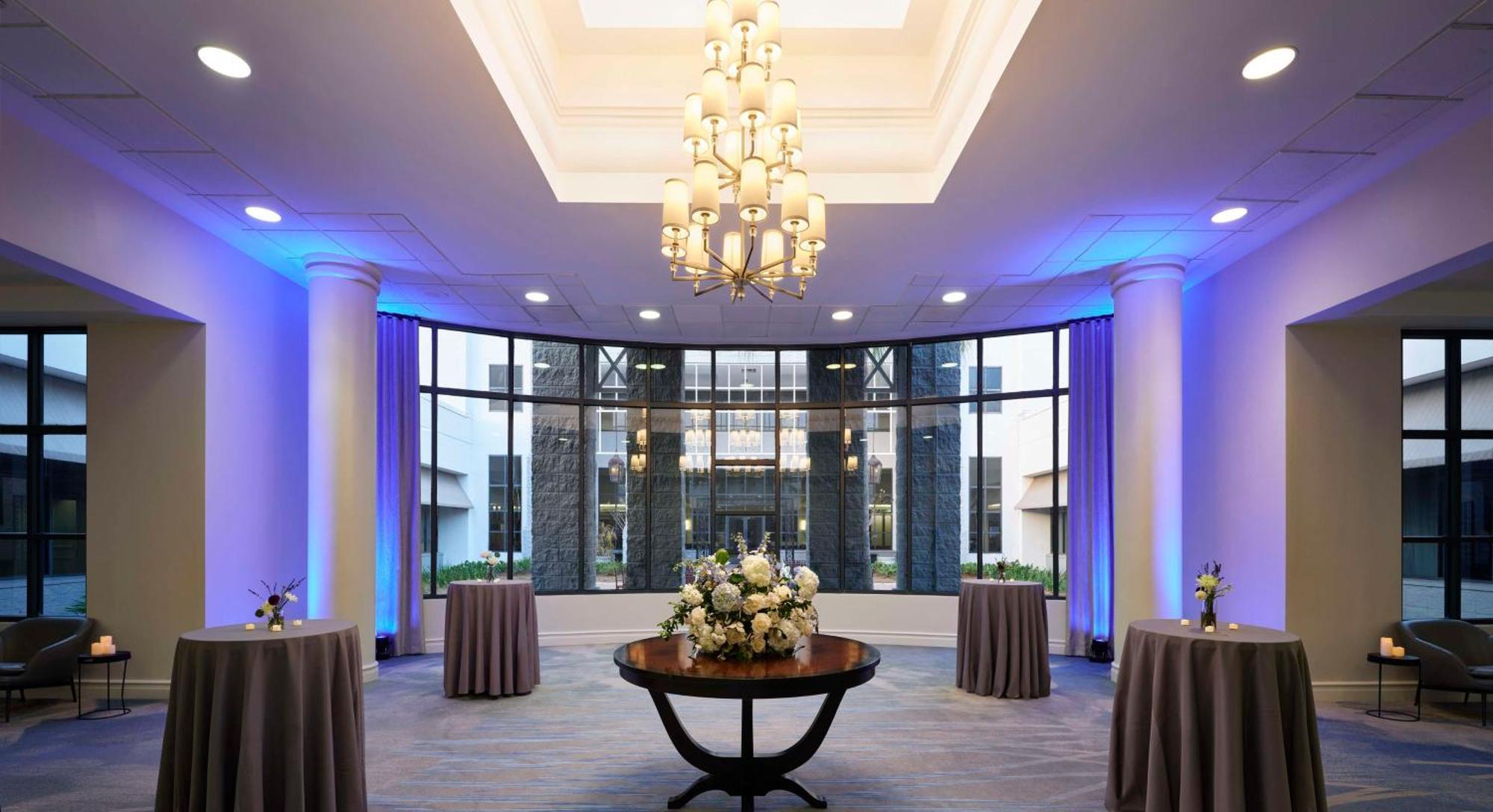 Отель Hilton New Orleans Airport Кеннер Экстерьер фото